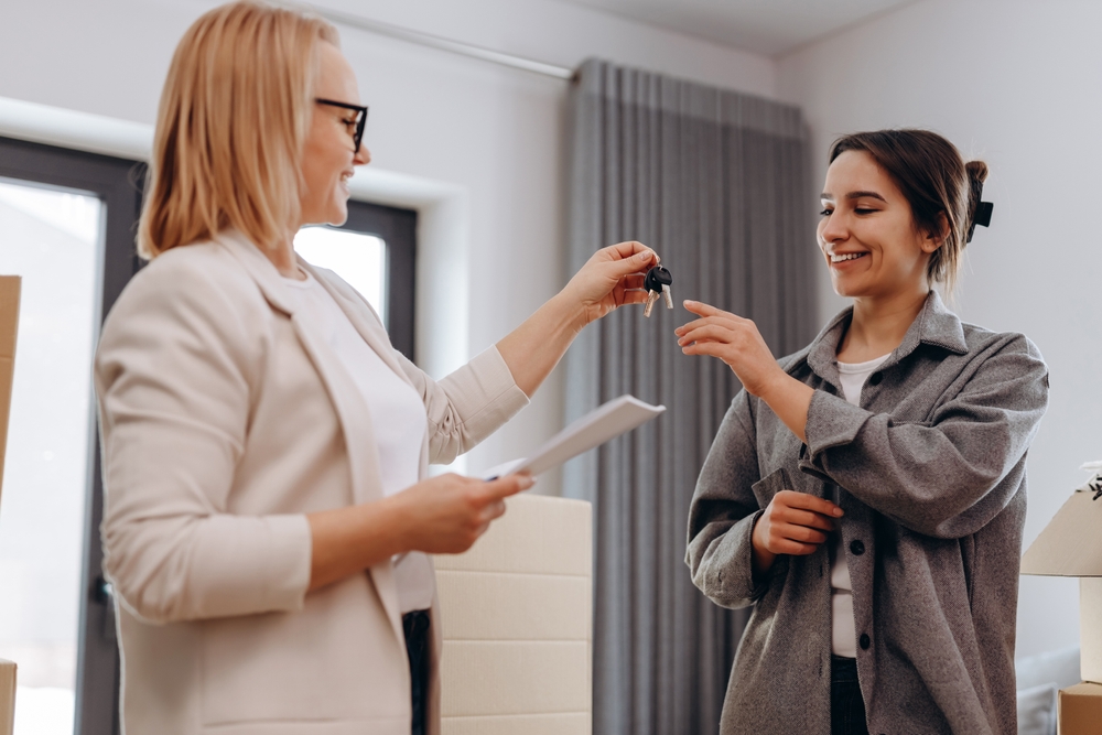 College student gets the keys to her first apartment